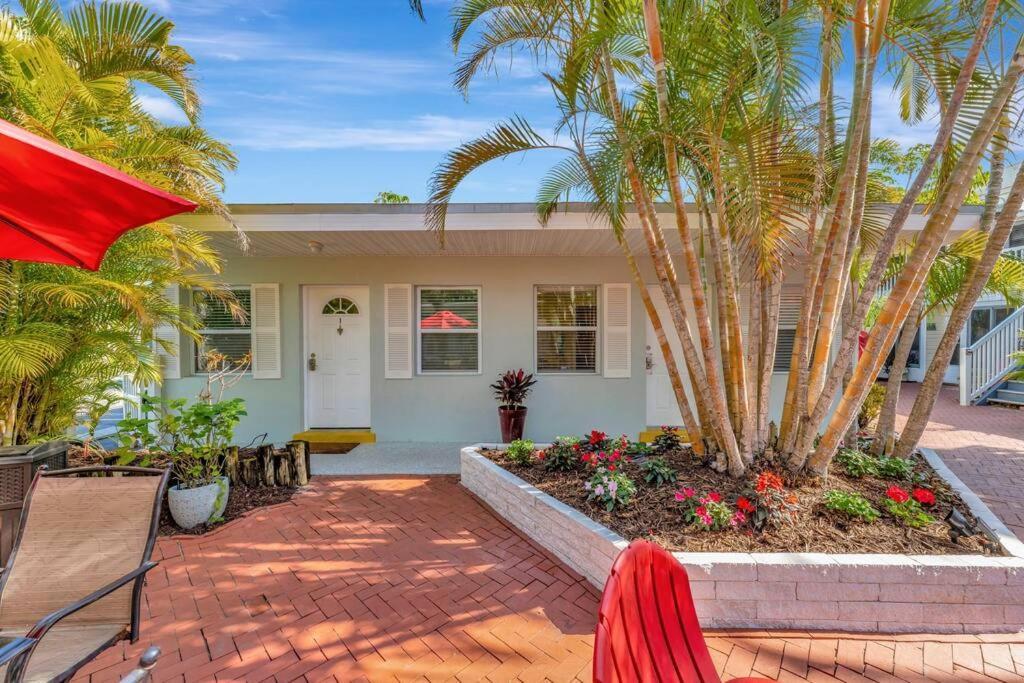 Sea Gem One Bed One Bath Charmer Steps To Beach Bradenton Beach Εξωτερικό φωτογραφία