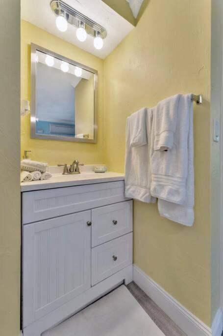 Sea Gem One Bed One Bath Charmer Steps To Beach Bradenton Beach Εξωτερικό φωτογραφία