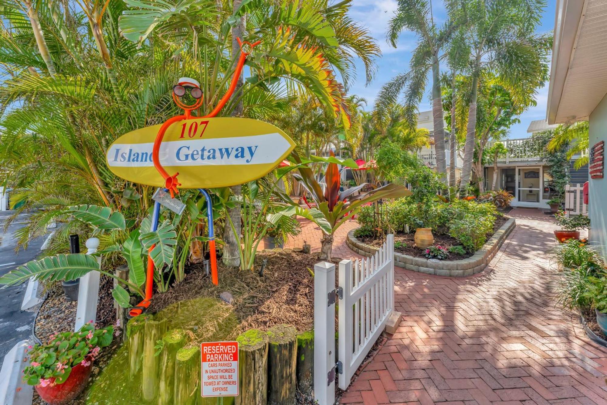 Sea Gem One Bed One Bath Charmer Steps To Beach Bradenton Beach Εξωτερικό φωτογραφία